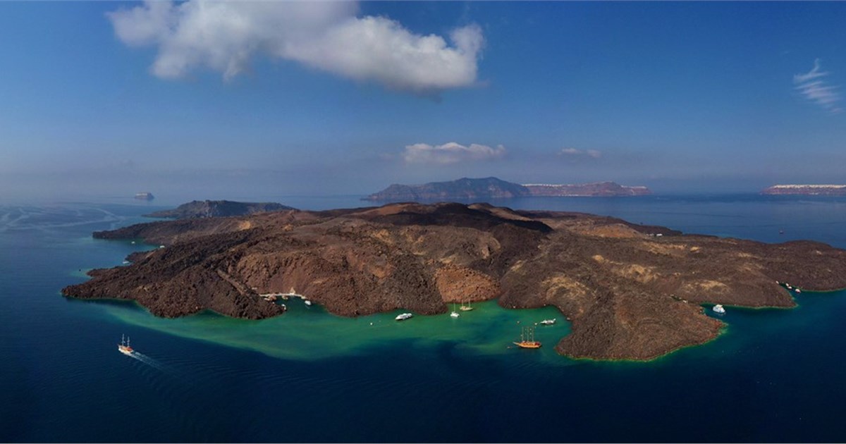 volcano santorini